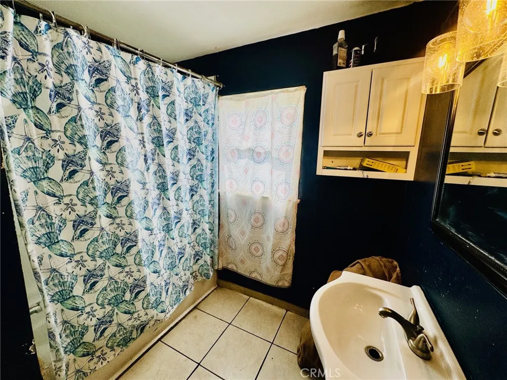 1807 Shamrock Bakersfield, CA 93304