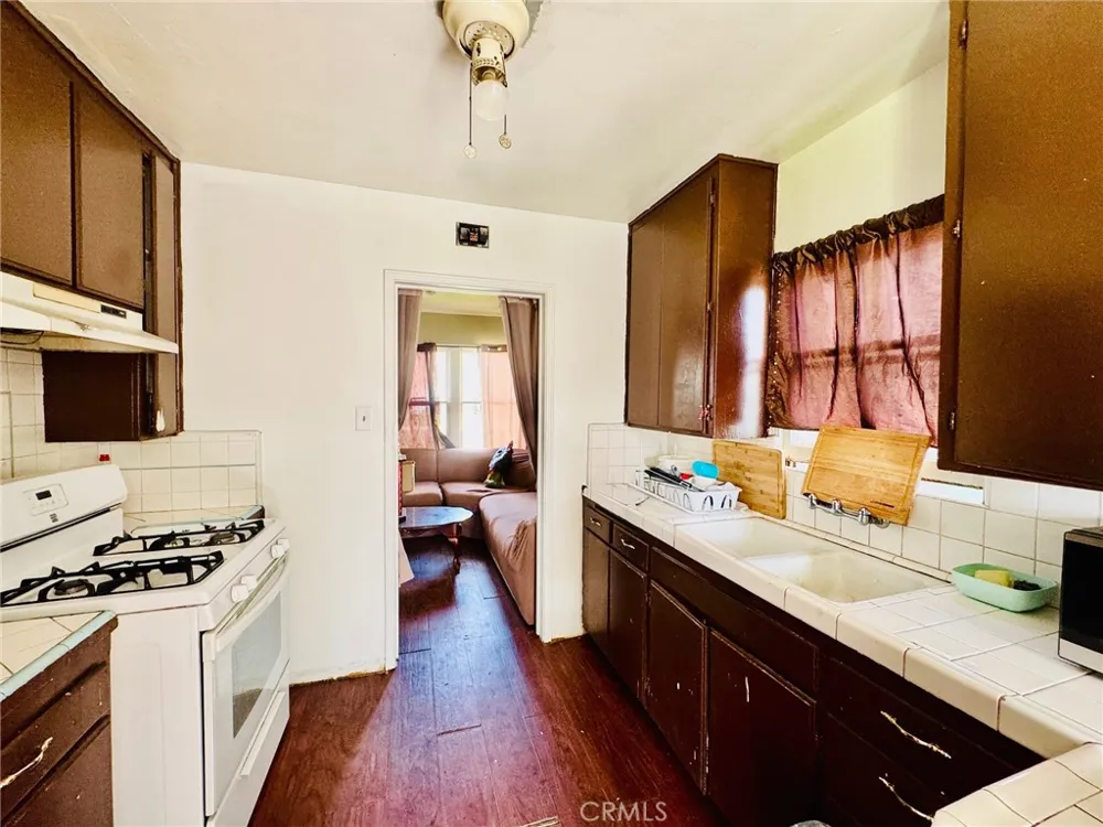 1807 Shamrock Bakersfield, CA 93304