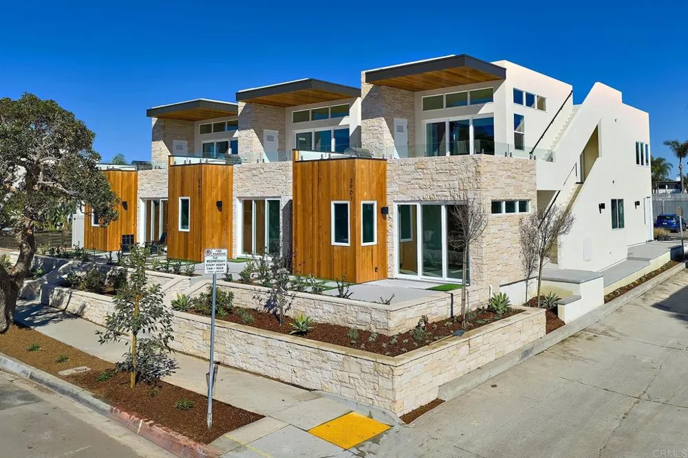 3903 Haines San Diego, CA 92109