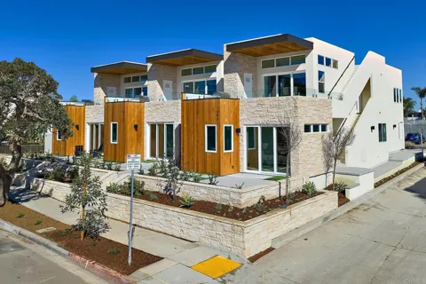 3903 Haines