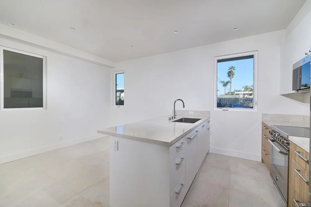 3903 Haines San Diego, CA 92109