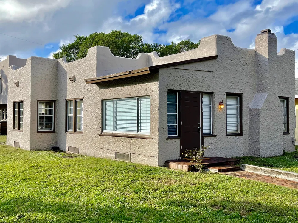 5555 Garden Avenue #Sfh With A Detached Apt. Bldg.