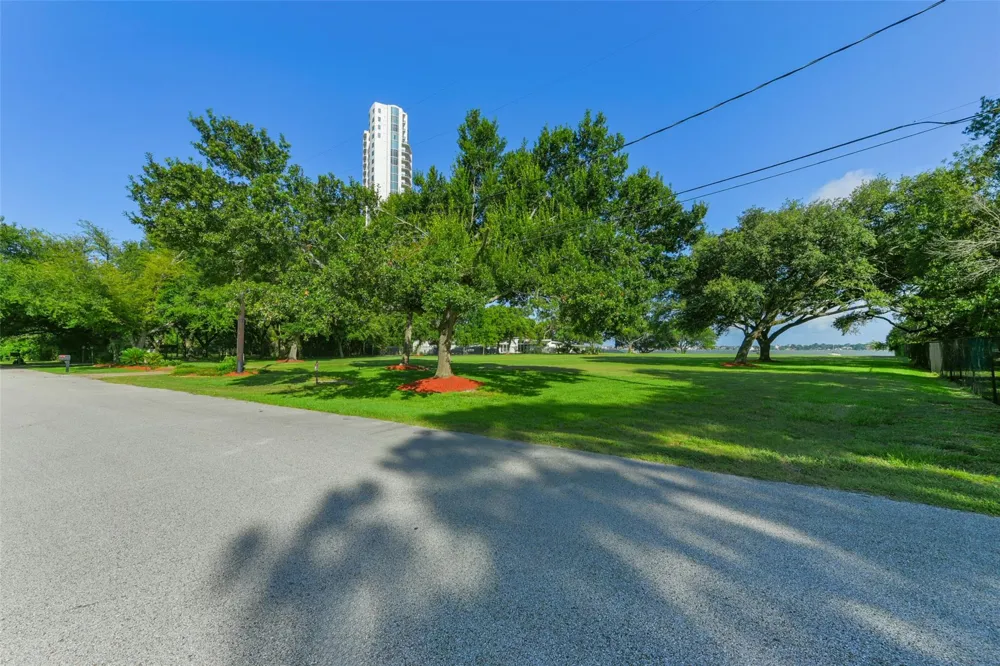 105 Mockingbird Lane Seabrook, TX 77586