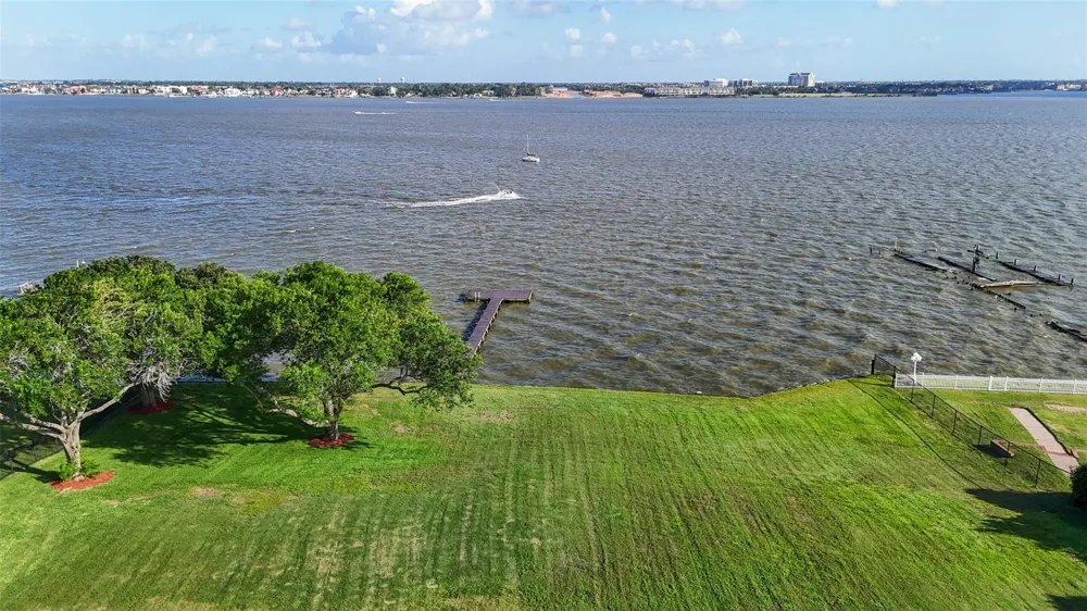 105 Mockingbird Lane Seabrook, TX 77586