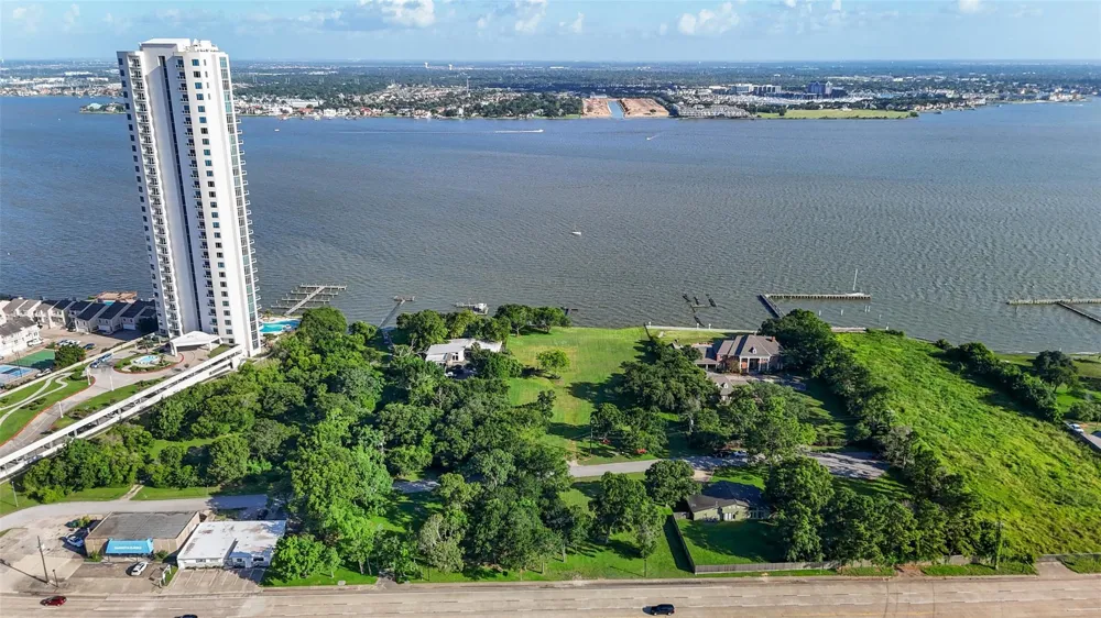 105 Mockingbird Lane Seabrook, TX 77586