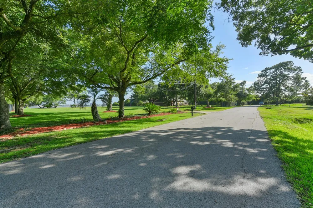 105 Mockingbird Lane Seabrook, TX 77586