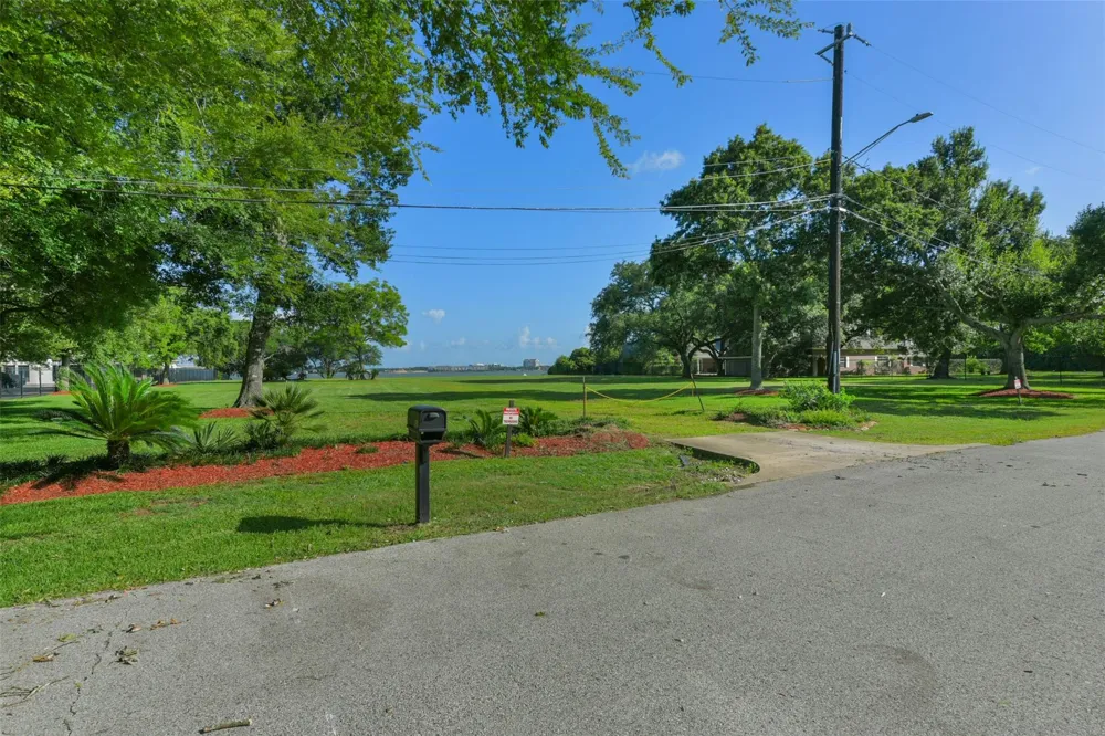 105 Mockingbird Lane Seabrook, TX 77586