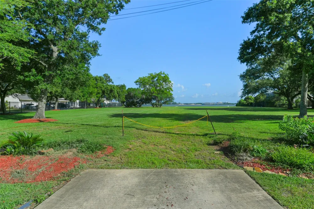 105 Mockingbird Lane Seabrook, TX 77586