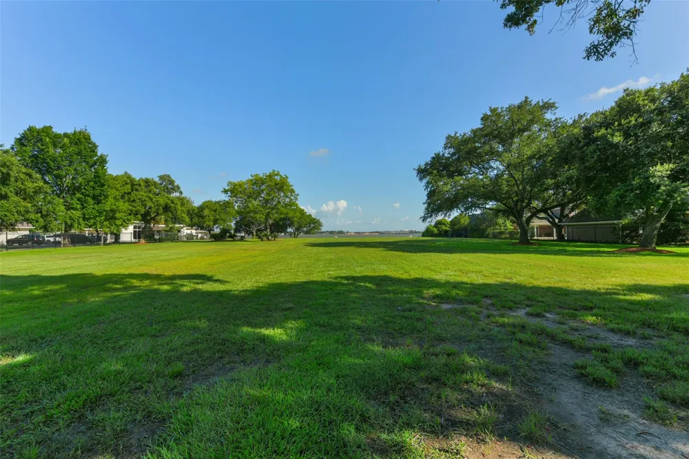 105 Mockingbird Lane Seabrook, TX 77586