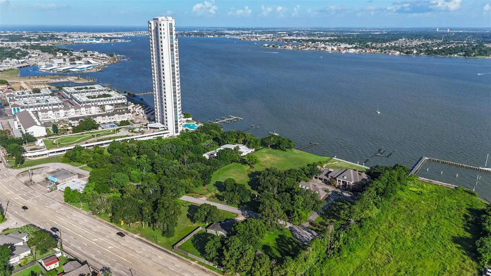 105 Mockingbird Lane Seabrook, TX 77586