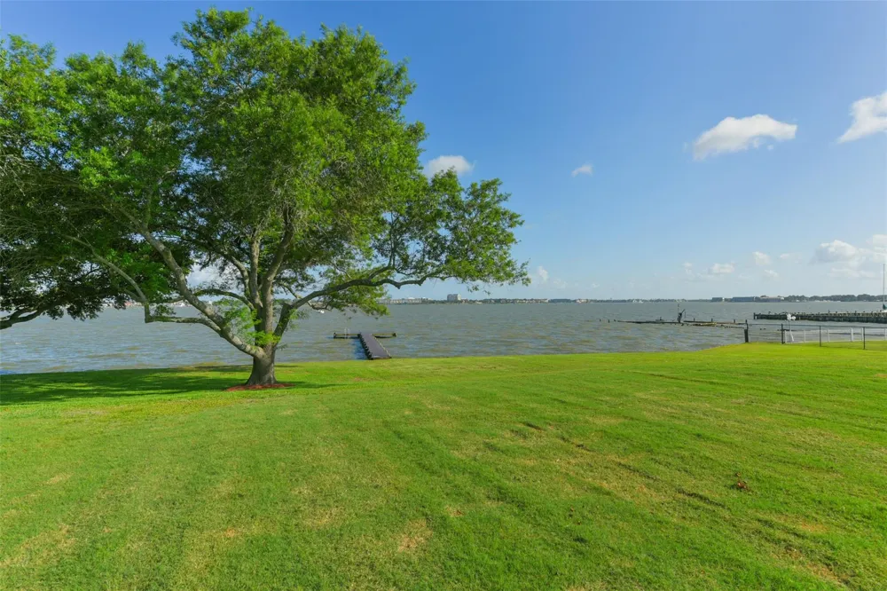 105 Mockingbird Lane Seabrook, TX 77586