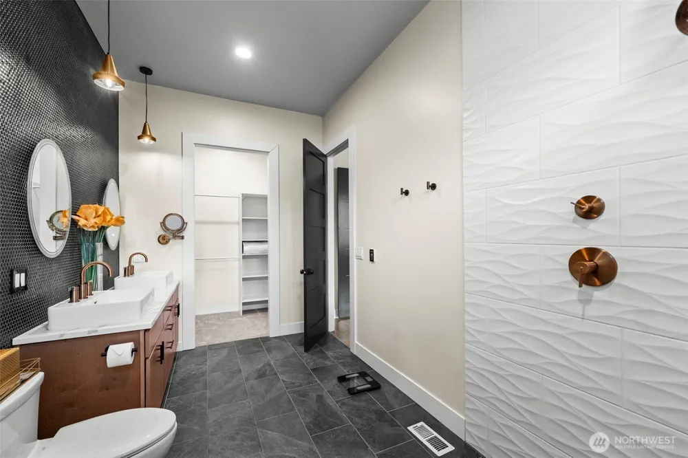 31 E Westwood Lane E Union, WA 98592