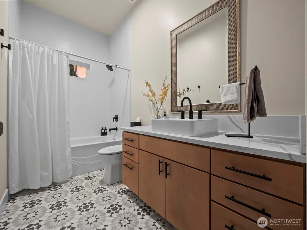 31 E Westwood Lane E Union, WA 98592