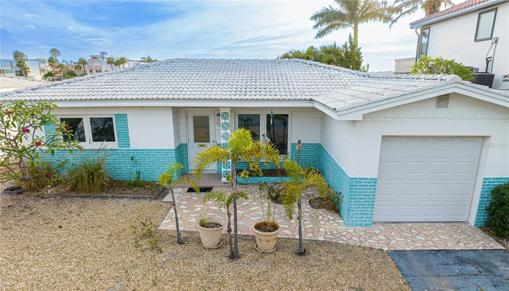 1425 COREY WAY S South Pasadena, FL 33707