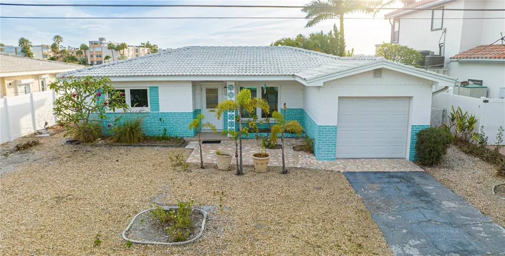 1425 COREY WAY S South Pasadena, FL 33707