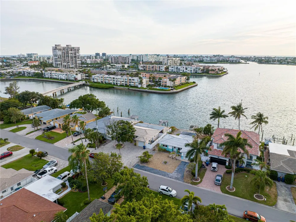 1425 COREY WAY S South Pasadena, FL 33707