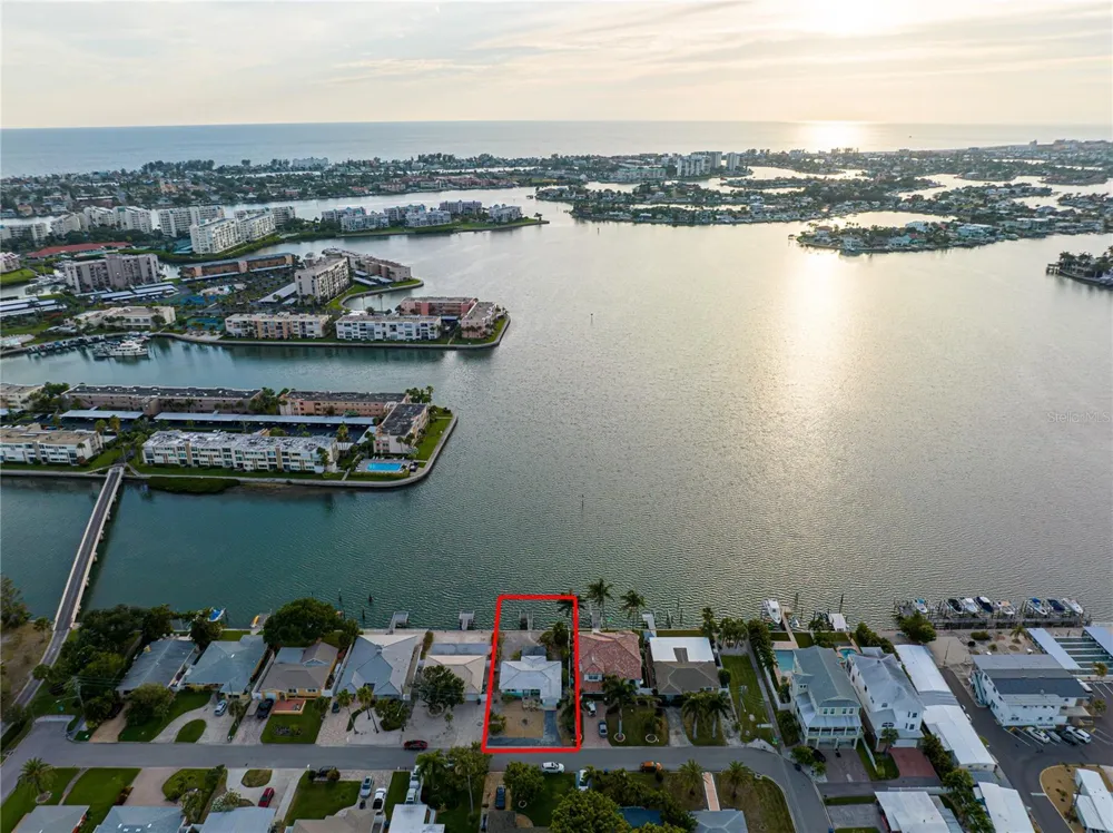 1425 COREY WAY S South Pasadena, FL 33707