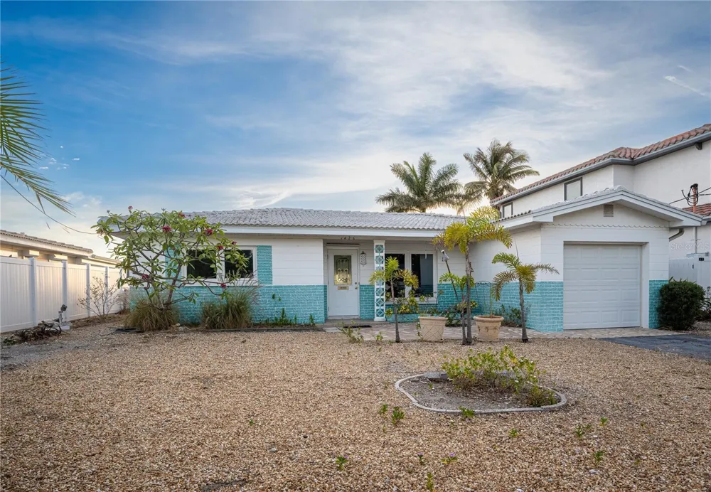 1425 COREY WAY S South Pasadena, FL 33707