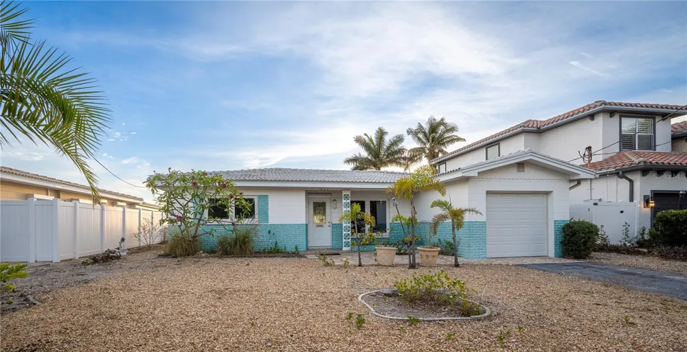 1425 COREY WAY S South Pasadena, FL 33707