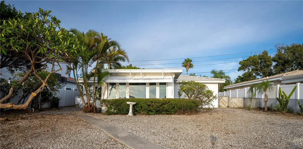 1425 COREY WAY S South Pasadena, FL 33707