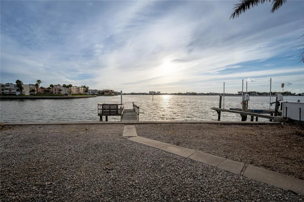 1425 COREY WAY S South Pasadena, FL 33707