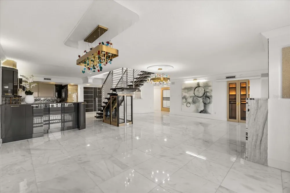 530 E CENTRAL BOULEVARD #1901 Orlando, FL 32801