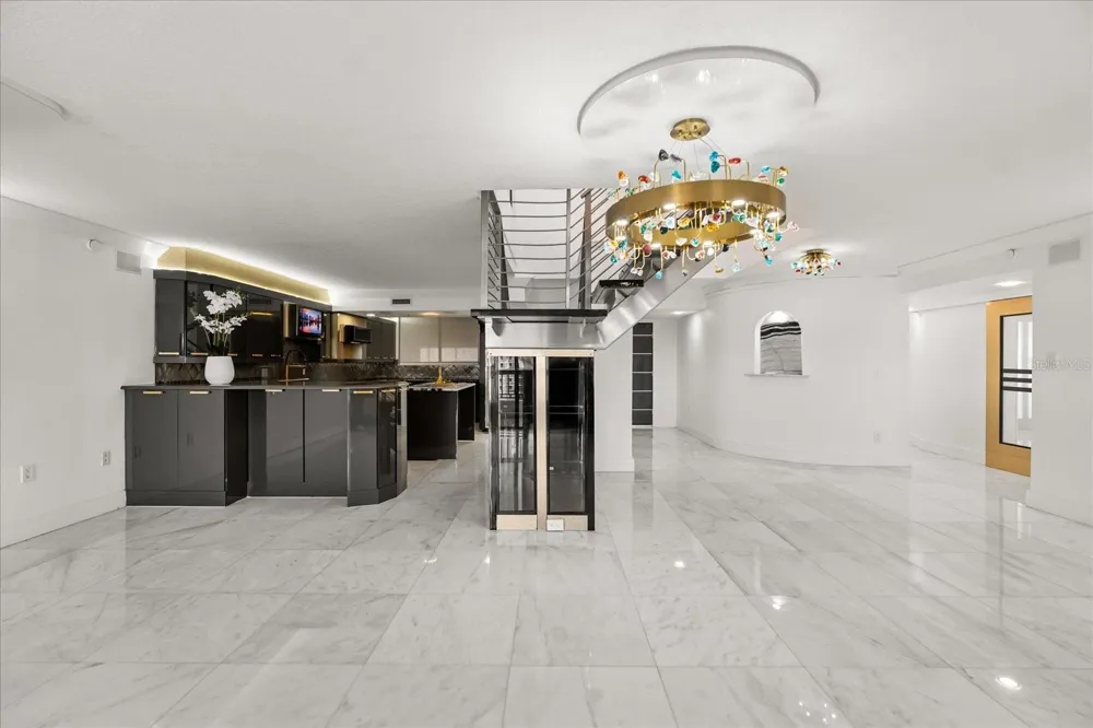 530 E CENTRAL BOULEVARD #1901 Orlando, FL 32801