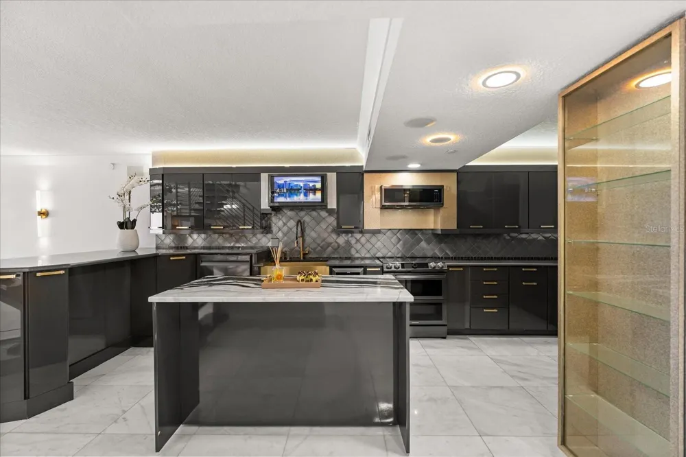 530 E CENTRAL BOULEVARD #1901 Orlando, FL 32801