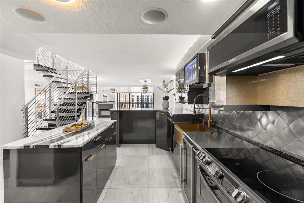 530 E CENTRAL BOULEVARD #1901 Orlando, FL 32801