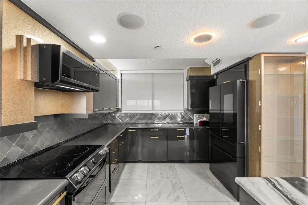 530 E CENTRAL BOULEVARD #1901 Orlando, FL 32801