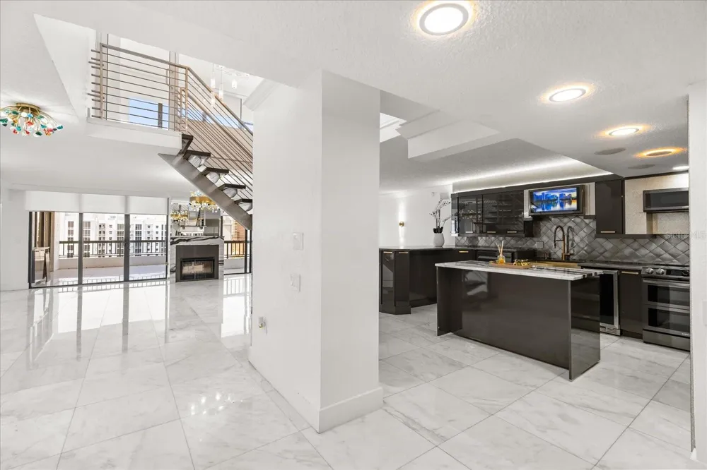 530 E CENTRAL BOULEVARD #1901 Orlando, FL 32801
