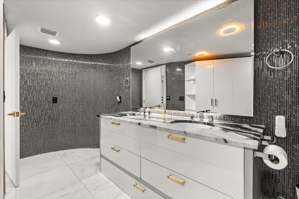 530 E CENTRAL BOULEVARD #1901 Orlando, FL 32801