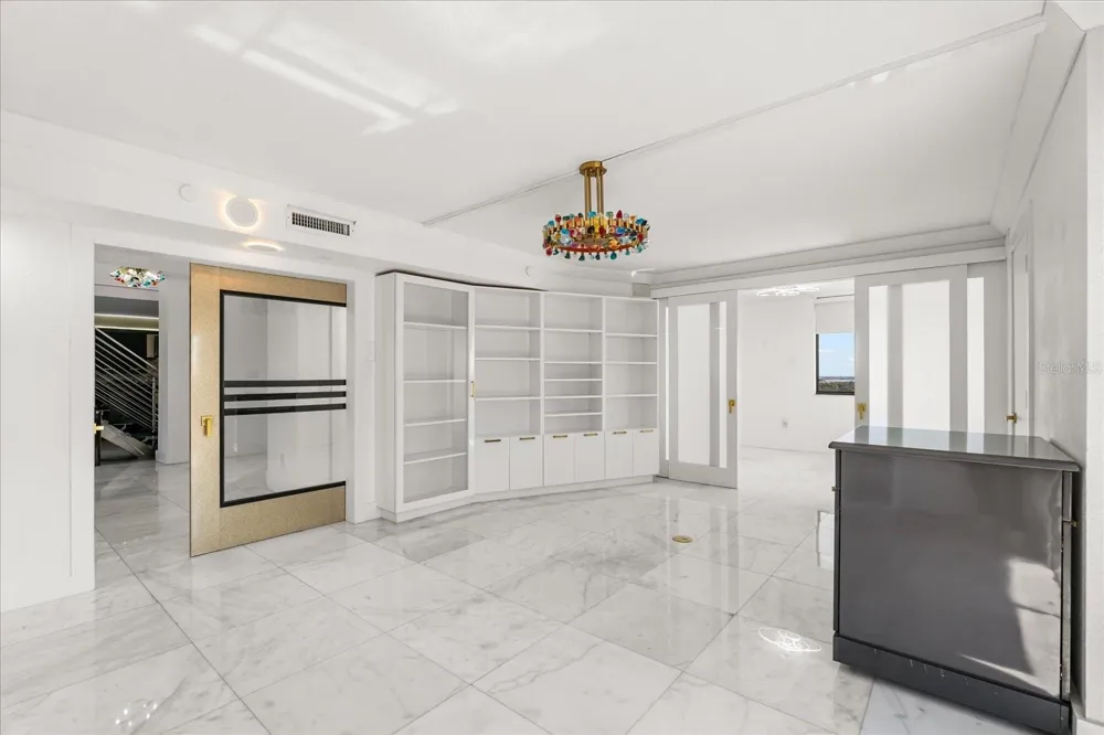 530 E CENTRAL BOULEVARD #1901 Orlando, FL 32801
