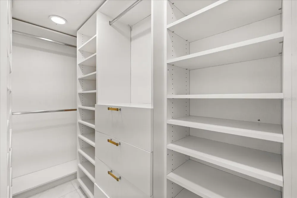 530 E CENTRAL BOULEVARD #1901 Orlando, FL 32801