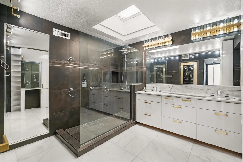 530 E CENTRAL BOULEVARD #1901 Orlando, FL 32801