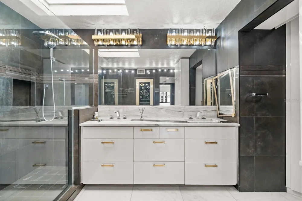 530 E CENTRAL BOULEVARD #1901 Orlando, FL 32801