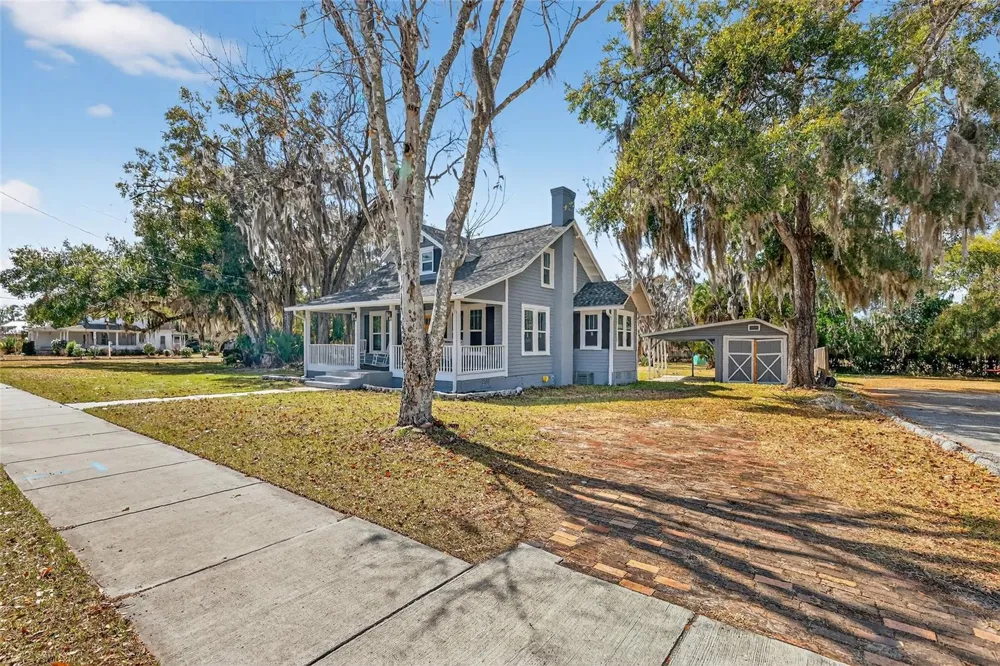 92 S TROWELL AVENUE Umatilla, FL 32784