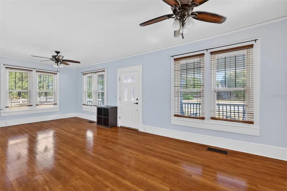 92 S TROWELL AVENUE Umatilla, FL 32784