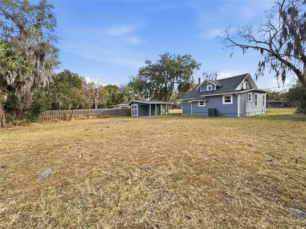 92 S TROWELL AVENUE Umatilla, FL 32784