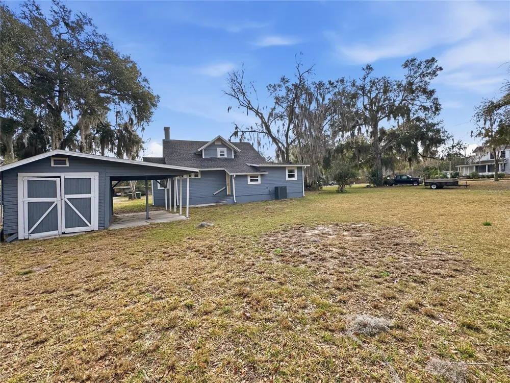 92 S TROWELL AVENUE Umatilla, FL 32784