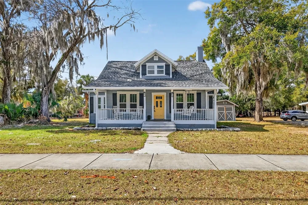 92 S TROWELL AVENUE Umatilla, FL 32784