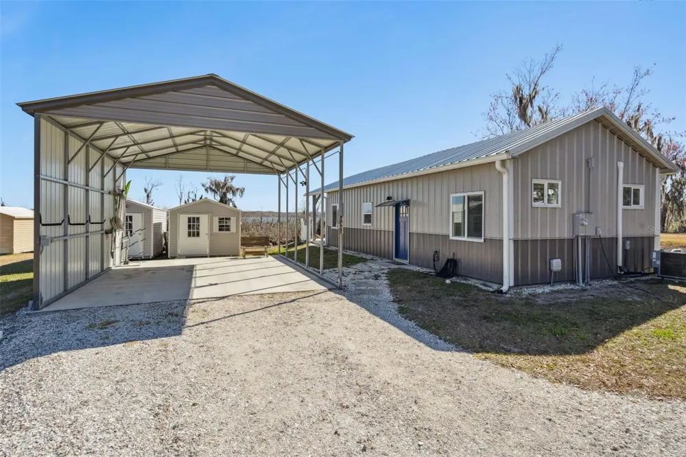 645 CR 485A Lake Panasoffkee, FL 33538
