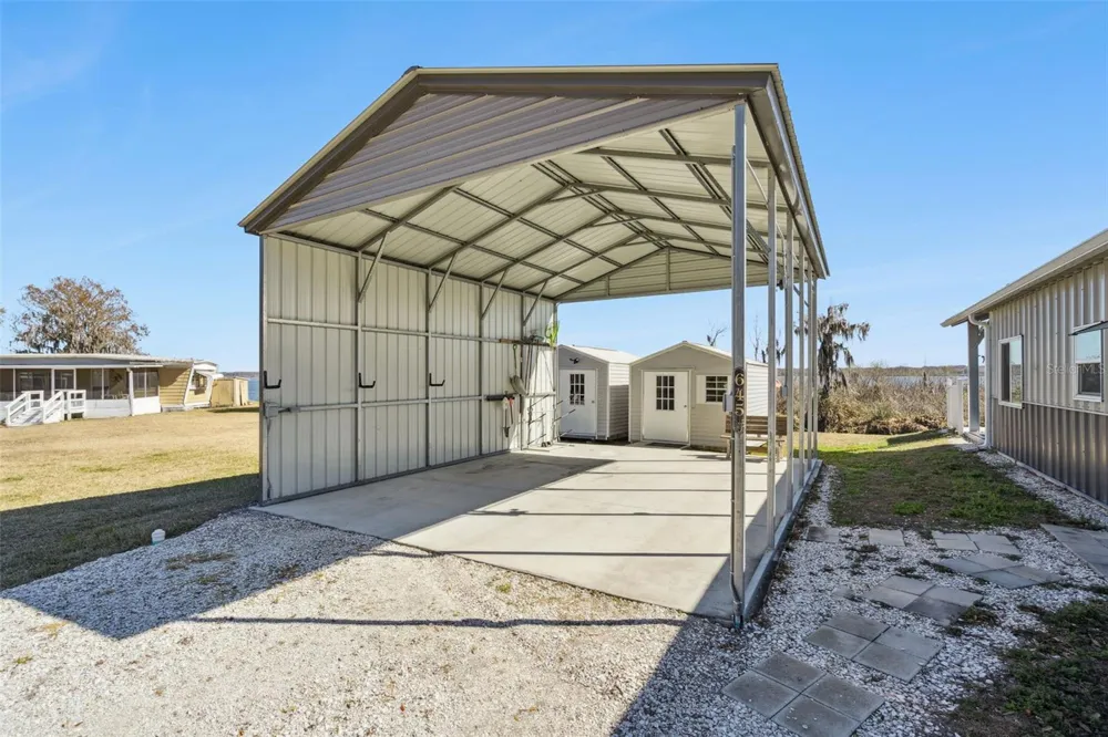645 CR 485A Lake Panasoffkee, FL 33538