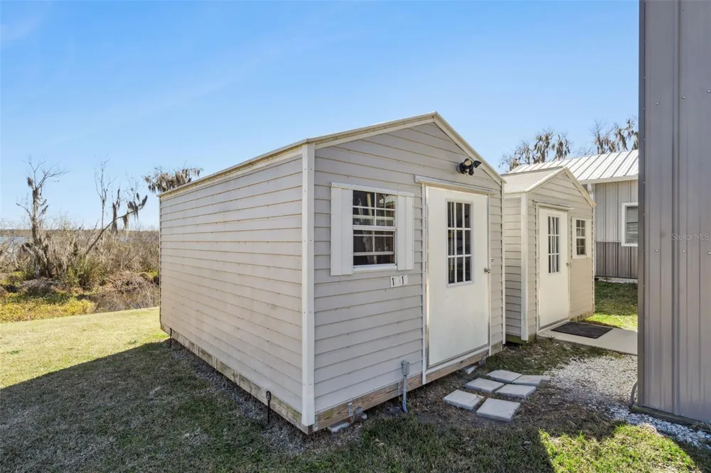 645 CR 485A Lake Panasoffkee, FL 33538