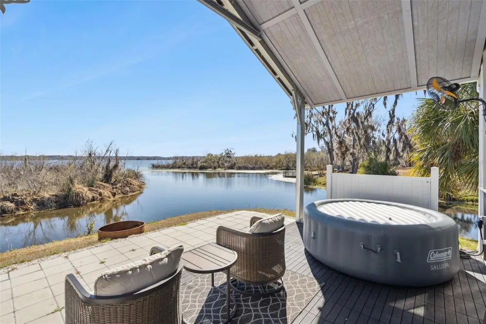 645 CR 485A Lake Panasoffkee, FL 33538