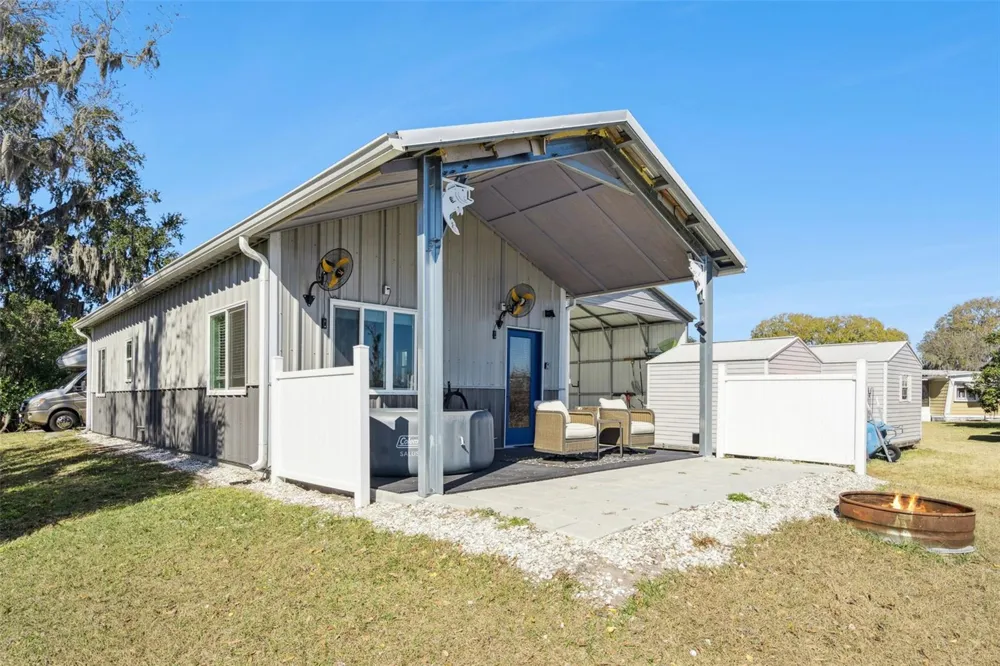 645 CR 485A Lake Panasoffkee, FL 33538
