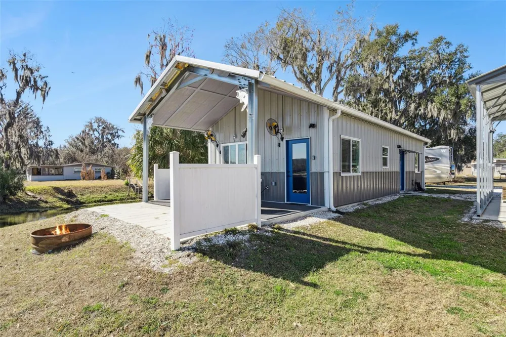 645 CR 485A Lake Panasoffkee, FL 33538