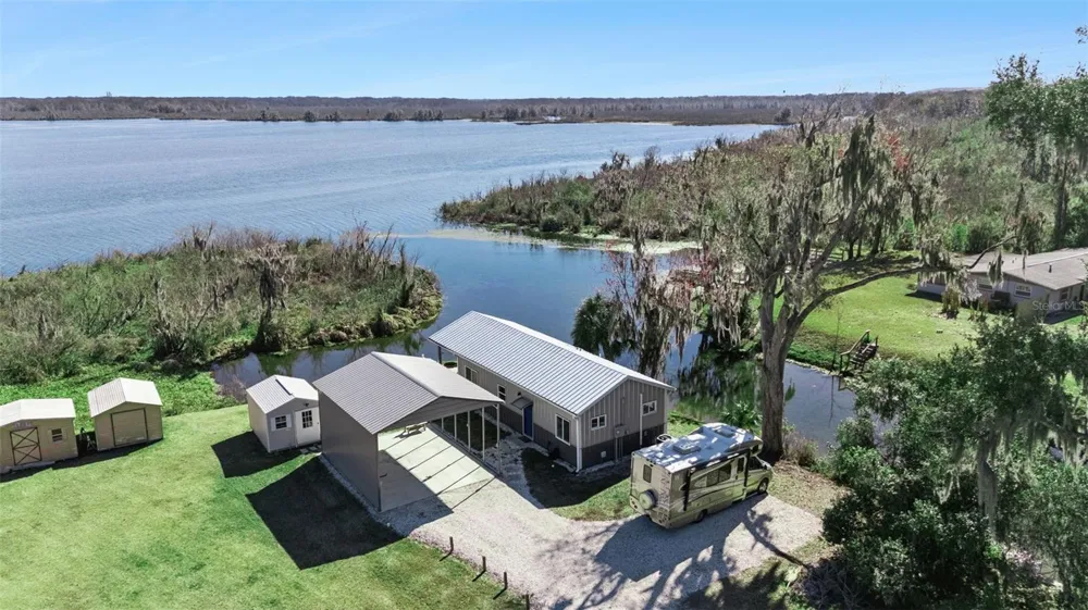 645 CR 485A Lake Panasoffkee, FL 33538
