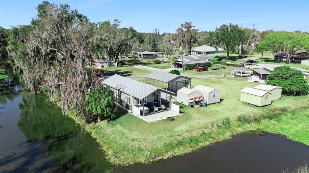 645 CR 485A Lake Panasoffkee, FL 33538