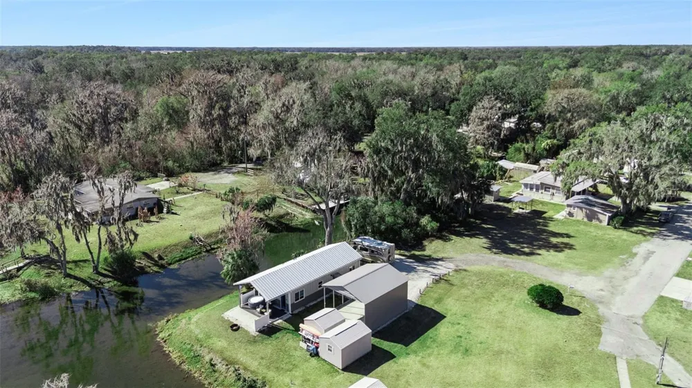 645 CR 485A Lake Panasoffkee, FL 33538